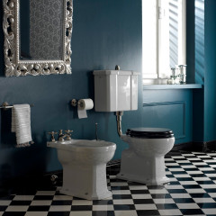 Stand WC mit halbhohem Spülkasten mit Druck- oder Hebelspülung Neoclassica